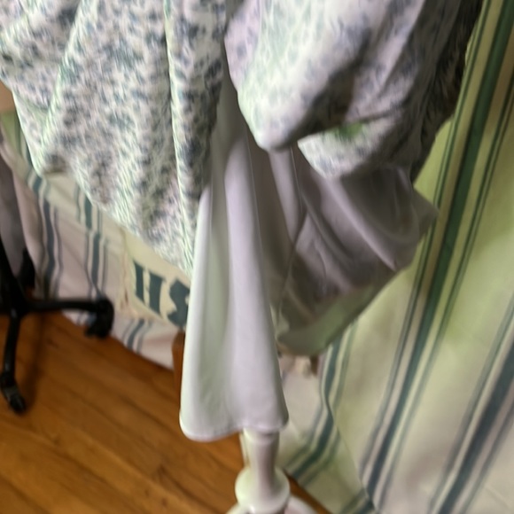 GILLI dress white blue ditzy fabric tank dress smocking wrinkle resistant - Picture 7 of 11